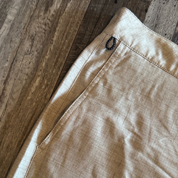 Quiksilver Men's Beige Flat Front Shorts - Picture 4 of 6